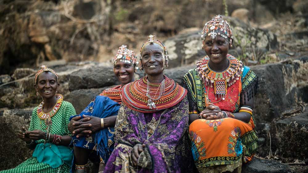 কিছু সামাজিক কুপ্রথার জন্য তাঁদের যৌনাঙ্গহানি, অকথ্য নির্যাতনের মধ্যে দিয়ে যেতে হত। জোর করে নাবালিকাদের বিয়েও দিয়ে দেওয়া হত। এমনকি একাধিক পুরুষের ধর্ষণের শিকারও হতেন তাঁরা। অথচ তাঁদের কথা শোনার জন্য কেউ ছিলেন না।