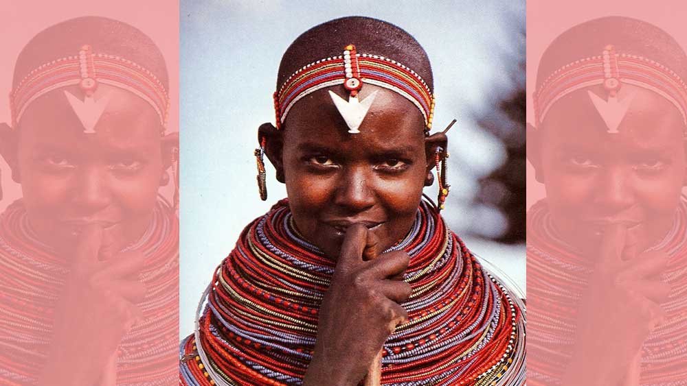 এমনকি স্বামীর ইচ্ছা হলে স্ত্রীকে হত্যাও করতে পারতেন। মহিলাদের পাশে দাঁড়ানোর ছিলেন না কেউ। বরং স্বামীকে সমর্থন করার জন্য আরও অনেক পুরুষ তৈরি থাকতেন। মহিলাদের জন্য এ রকমই নিষ্ঠুর ছিল সাম্বুরু। মূলত স্বামীর সম্পত্তি হয়েই জীবন কাটাতেন সেখানকার মহিলারা।