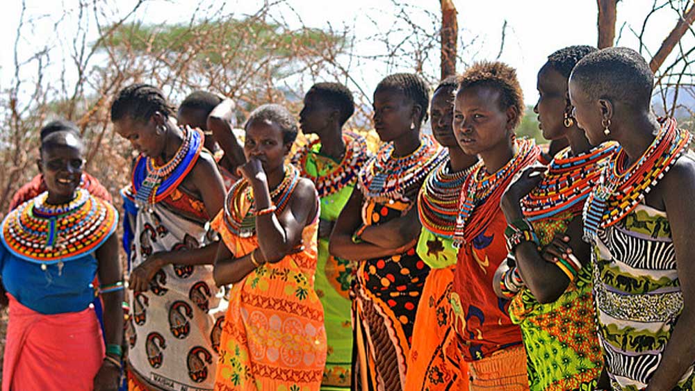 এখন সাম্বুরুর সমস্ত নির্যাতিতারা এই উমোজাতেই আশ্রয় নেন। এই গ্রামে শুধুমাত্র মহিলাদের কথাই চলে। মর্যাদার সঙ্গে মাথা উঁচু করে বাঁচেন তাঁরা।