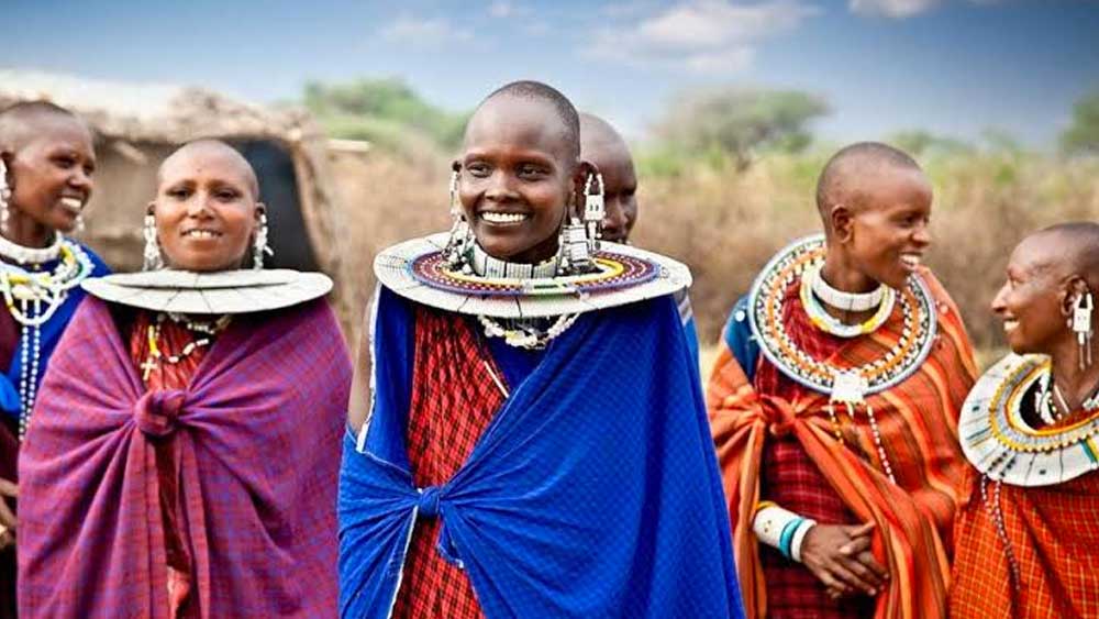 পর্যটন শিল্প গড়ে ওঠার ফলে তাঁদের উপার্জনের রাস্তাও খুলে যায়। সমস্ত দিক থেকেই স্বনির্ভর হয়ে ওঠেন মহিলারা। সাম্বুরুর পুরুষরা যা মানতে পারছিলেন না কিছুতেই।