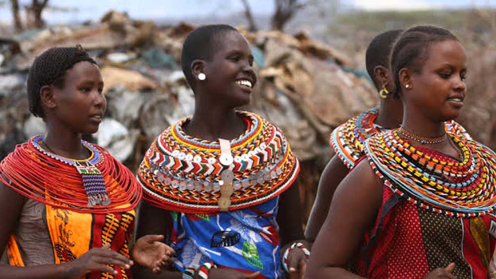 তাঁরাও আলাদা পুরুষ-গ্রাম গড়ে তুলে পর্যটকদের দৃষ্টি আকর্ষণ করতে চেয়েছিলেন। খুব চেষ্টা করেছিলেন যাতে পর্যটকেরা উমোজাতে না যান, যাতে মহিলাদের উপার্জনের রাস্তা বন্ধ হয়ে যায়। কিন্তু পুরুষ-গ্রামের পরিকল্পনা সাফল্য পায়নি।