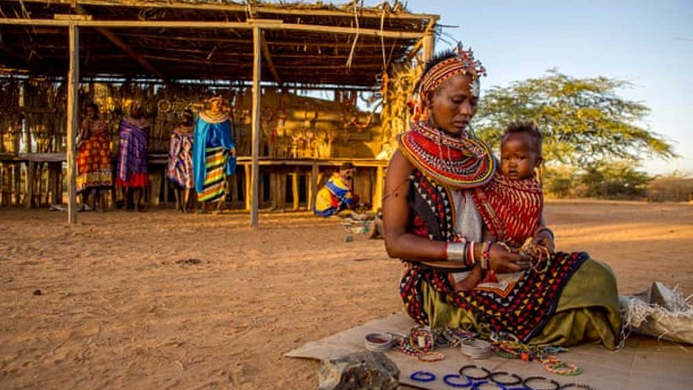 অর্থ দিয়ে সাহায্যের পাশাপাশি উপার্জনের বিভিন্ন উপায় জানাতে মহিলাদের প্রশিক্ষণও দেওয়া হয় এখানে। পর্যটনের পাশাপাশি কুটির শিল্প এবং চাষবাস করেও তাঁরা উপার্জন করেন এখন।