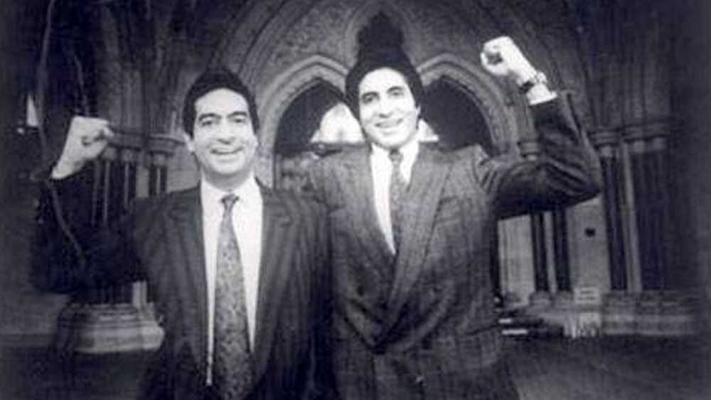 খ্যাতির বৃত্তে থাকার সময় অমিতাভ যখন রাজনীতির দুনিয়ায় পা রাখেন, তখন অজিতাভ চলে যান লন্ডন। সেখানেই থিতু হন। লন্ডনে ওষুধের ব্যবসা সামলাতেন তিনি। শোনা যায়, এই ব্যবসার মূলধন ছিল অমিতাভেরই। ভাই অজিতাভ শুধু ব্যবসার দেখভাল করতেন। ব্যবসা এবং পারিবারিক পরিচিতির সূত্রে লন্ডনের অভিজাত মহলের অন্যতম মুখ হয়ে ওঠেন অজিতাভ-রমোলা।