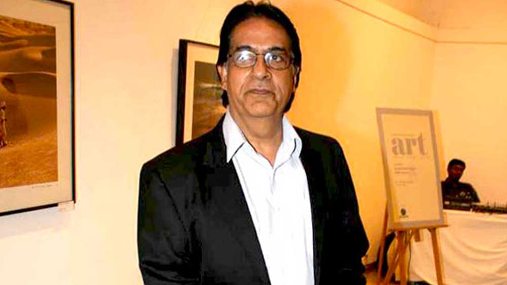 অমিতাভের জীবনে রাজনীতিক পরিবারের প্রভাব বেড়ে যাওয়ার ফলে তাঁর সঙ্গে ভাই অজিতাভের দূরত্ব তৈরি হয়। সে কথা এক সাক্ষাৎকারে নিজেই স্বীকার করেছিলেন অজিতাভ।