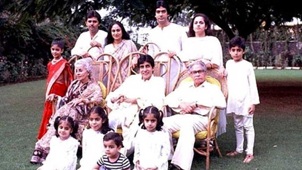 অজিতাভ-রমোলার ছেলে ভীম পেশায় ইনভেস্টমেন্ট ব্যাঙ্কার। ৩ মেয়ে নীলিমা, নয়না এবং নম্রতা শিল্পী। তাঁদের মধ্যে নয়না বিয়ে করেছেন বলিউড অভিনেতা কুণাল কপূরকে। তাঁদের বিয়ের আসরে দুই ভাইয়ের পরিবারকে একসঙ্গে শামিল হতে দেখা গিয়েছিল।