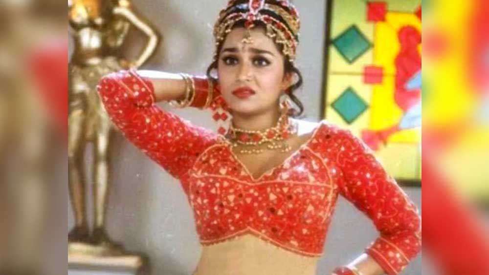 ১৯৯২ থেকে ১৯৯৮, মাত্র এই ৬ বছরের ফিল্মি কেরিয়ারে তিনি এতটাই জনপ্রিয় হয়ে গিয়েছিলেন যে, মাধুরী দীক্ষিতের রাতের ঘুম কেড়ে নিয়েছিলেন।