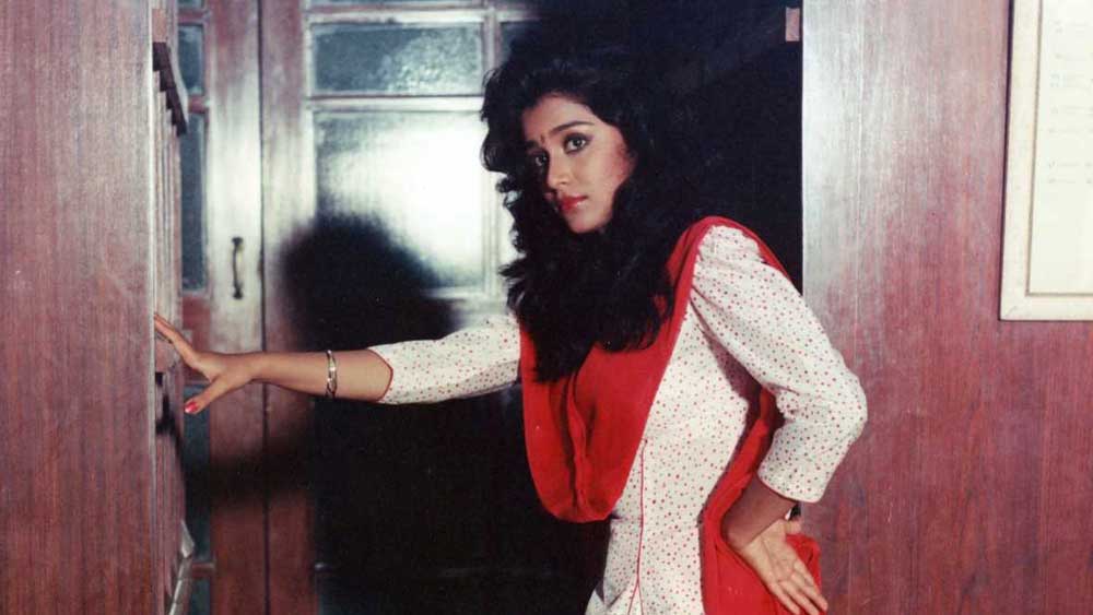 রাতারাতি ফারহিন এতটাই জনপ্রিয় হয়ে ওঠেন যে, কেরিয়ারের মাত্র ৬ বছরে শাহরুখ খানের সঙ্গে ছবি করার প্রস্তাবও তিনি ফিরিয়ে দিয়েছিলেন।