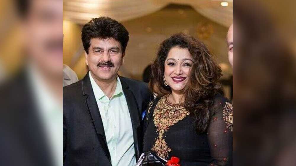 জানা যায়, গোপনে নাকি দু'জনে বিয়েও করেন এবং দু'জনের সন্তানও হয়। মনোজকে বিয়ে করার পর দিল্লিতে শিফট হন ফারহিন। আর তার পর থেকে ব্যক্তিগত জীবন নিয়ে এতটাই জড়িয়ে পড়েন যে, ফিল্ম থেকে তিনি বিদায় নিয়ে নেন।