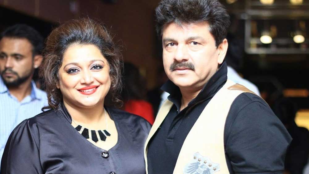 এখন ফিল্ম ভুলে নিজের ব্যবসায় মন দিয়েছেন ফারহিন। বিভিন্ন বিউটি প্রোডাক্ট তৈরি করেন তিনি। ফারহিনের সঙ্গে সম্পর্ক নিয়ে মনোজের সঙ্গে প্রথম প্রথম তাঁর স্ত্রীর গণ্ডগোলও হয়েছে অনেক।