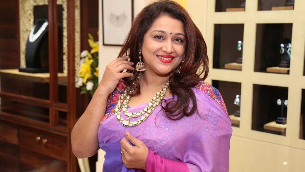 অনেক বছর পর ফের এক বার খবরের শিরোনামে আসেন ফারহিন। সেটা ছিল ২০১৯ সাল। দিল্লির একটি শপিং মলে যাওয়ার সময় ঠক ঠক গ্যাংয়ের কবলে পড়েছিলেন তিনি। তাঁর ব্যাগ ছিনিয়ে নেওয়ার সময় তাঁকে মারধর করেছিল দুষ্কৃতীরা।