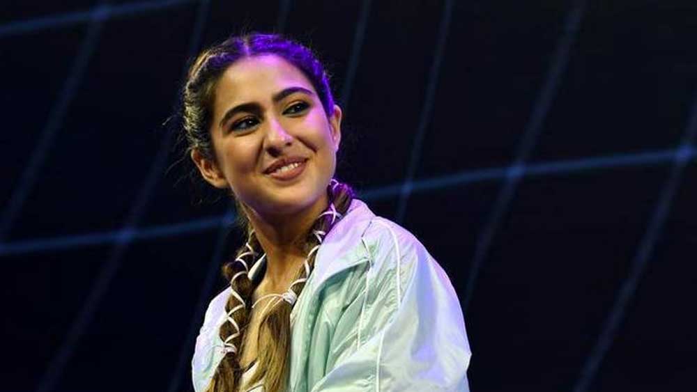 মুম্বইয়ের ধীরুভাই ইন্টারন্যাশনাল স্কুলের পরে উচ্চশিক্ষার জন্য বিদেশে পাড়ি দেন তিনি। তার পরই হঠাৎ অভিনয়ের সুযোগ পান।