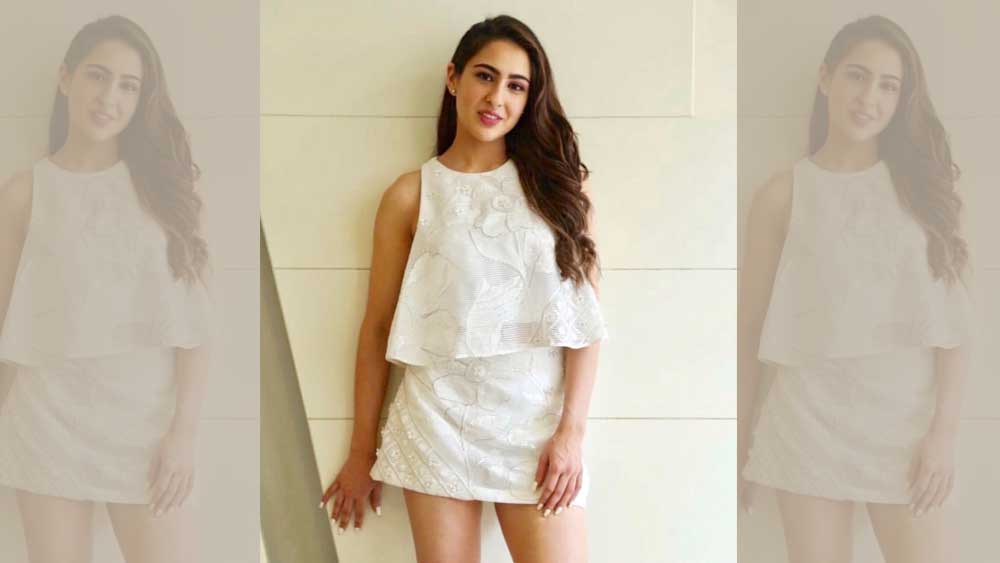 ক্লাসের শিক্ষিকার কাছ থেকে খবর যায় প্রিন্সিপালের কাছে। তার পরই তিনি তিরস্কার করেন সারা-কে।