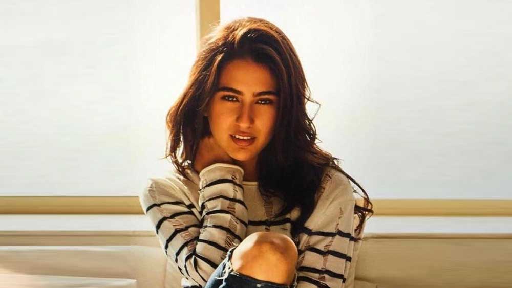 তিনি যে স্টারকিড তথা পটৌডি পরিবারের সন্তান, সে কথা ভুলে পড়াশোনায় মন দিতে বলতেন সইফ। সেটাই মনে রাখতেন সারা।