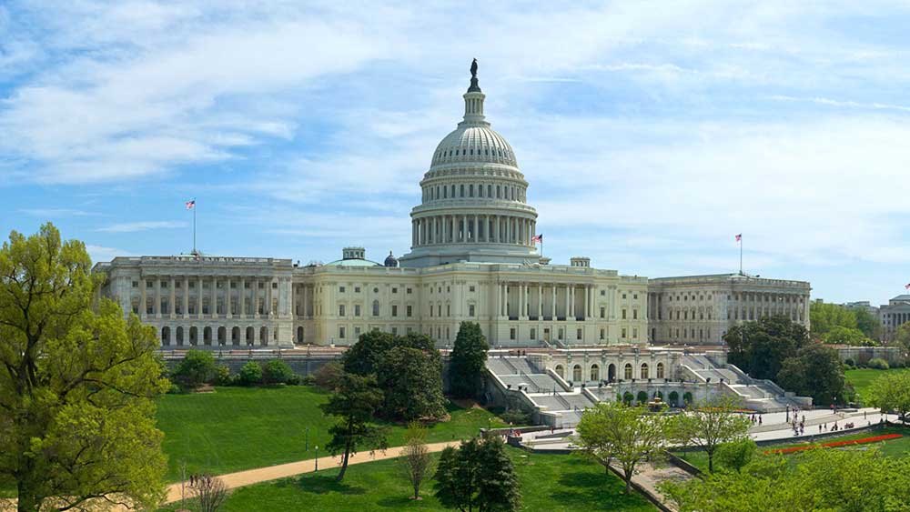 ফরাসি স্থপতি পিয়্যের চার্লস লেফঁ দায়িত্ব পেয়েছিলেন আমেরিকার রাজধানী ওয়াশিংটনকে সাজিয়ে তোলার। তিনিই ছিলেন ‘ক্যাপিটল বিল্ডিং’ নির্মাণের দায়িত্বে। তিনিই জেনকিন্স হিল-কে বেছে নেন ‘ইউ এস কংগ্রেস হাউস’ তৈরি করার জন্য। হোয়াইট হাউস এবং পোটোম্যাক নদীর কাছেই এই স্থাপত্যের নাম ‘ক্যাপিটল’ রাখার প্রস্তাব দেন আমেরিকার রাজনীতিক, কূটনীতিক, স্থপতি তথা দার্শনিক থমাস জেফারসন।