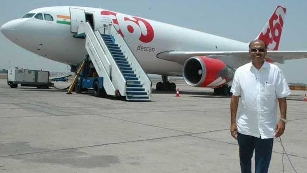 বেঙ্গালুরুর ওই ছোট গ্রামে গরুর গাড়ি চেপে যাতায়াত করতেন তিনি। গরুর গাড়ি থেকেই তিনি মধ্যবিত্ত ভারতবাসীর বিমানের ডানা হয়ে উঠেছিলেন।