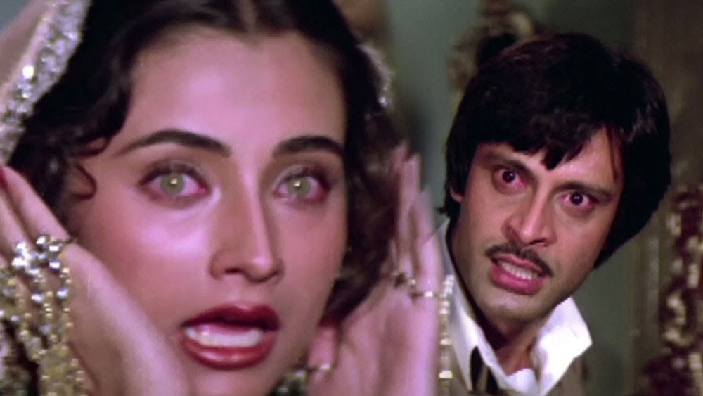 একবার বন্ধুদের সঙ্গে ঘুরতে বেড়িয়ে তিনি দেখতে পান এক জায়গায় মহিলাদের লম্বা লাইন। জিজ্ঞাসা করে জানতে পারেন ‘মিস দিল্লি’ প্রতিযোগিতার জন্য ফর্ম পূরণ চলছে। তার পাশেই ছিল ‘মিস্টার দিল্লি’ হওয়ার জন্য পুরুষদের লম্বা লাইন।