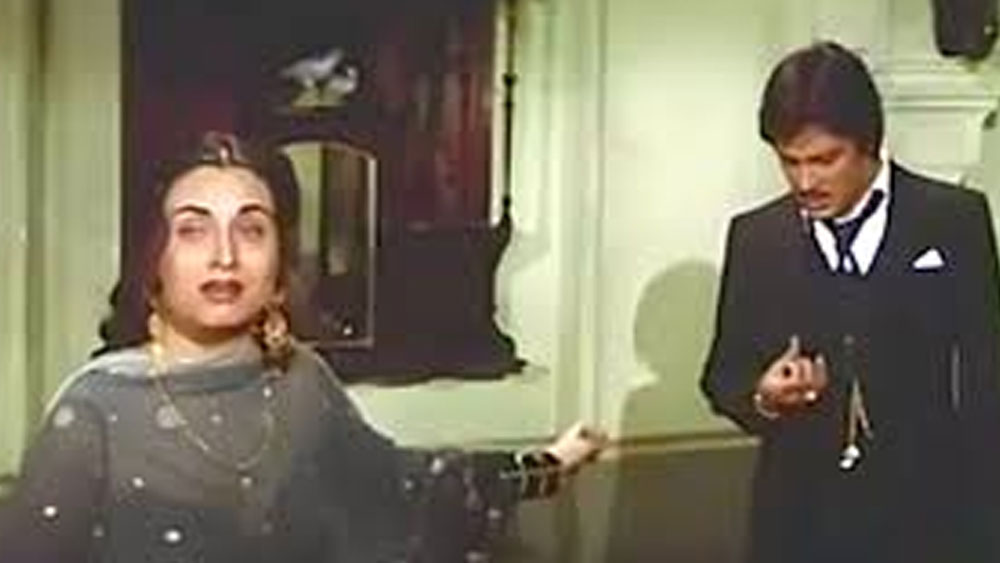 ১৯৮৫ সালে তিনি বিয়ে করেন। তাঁর এক মেয়ে রয়েছে। বিয়ের এক বছরের মধ্যেই ভয়ঙ্কর দুর্ঘটনা ঘটে যায় তাঁর জীবনে। ‘নিকাহ’ ফিল্মের জন্য পুরস্কার নিতে দুবাই গিয়েছিলেন তিনি। সেখানে নৌকাডুবি হয়। সেই নৌকাতে তিনিও ছিলেন।