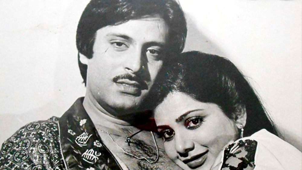 সময়টা মোটেই ভাল যাচ্ছিল না তাঁর। নিজের অসুস্থতা এবং ব্যক্তিগত জীবনের অশান্তি, সব মিলিয়ে একাকিত্বে ভুগছিলেন। এর মধ্যে ১৯৯৮ সালে তাঁর বাবার মৃত্যু হয়।