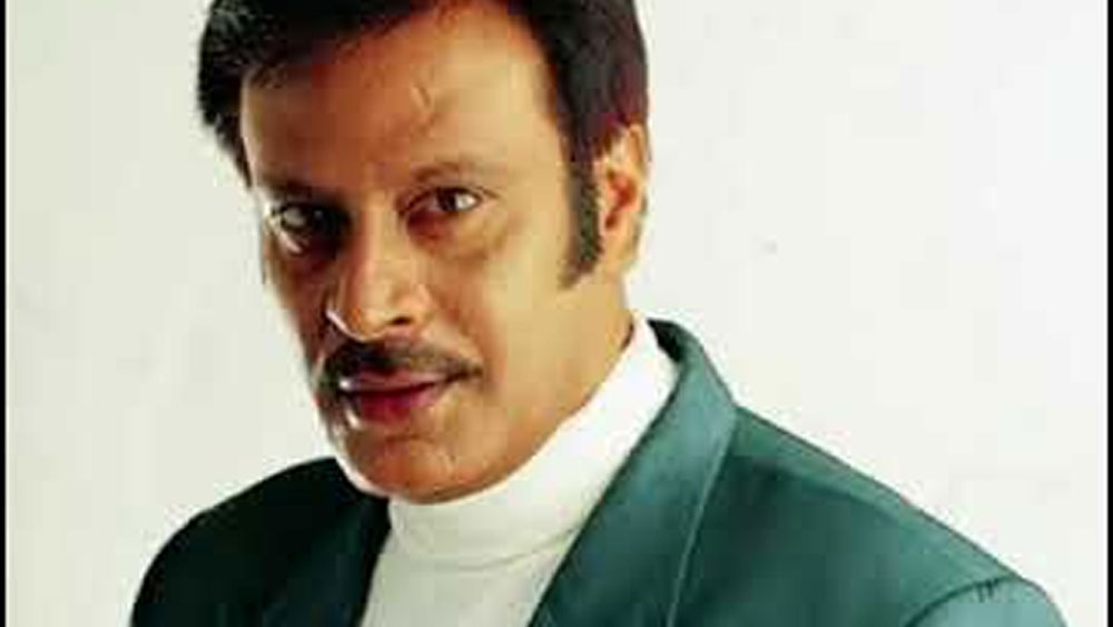 চিকিত্সায় আপাতত সুস্থ তিনি। তবে ২০০০ সালে শেষ ফিল্ম এবং ২০১১ সালে শেষ টেলিভিশনে কাজ করেছেন দীপক। তার পর থেকে তাঁকে আর টিভির পর্দায় দেখা যায়নি।