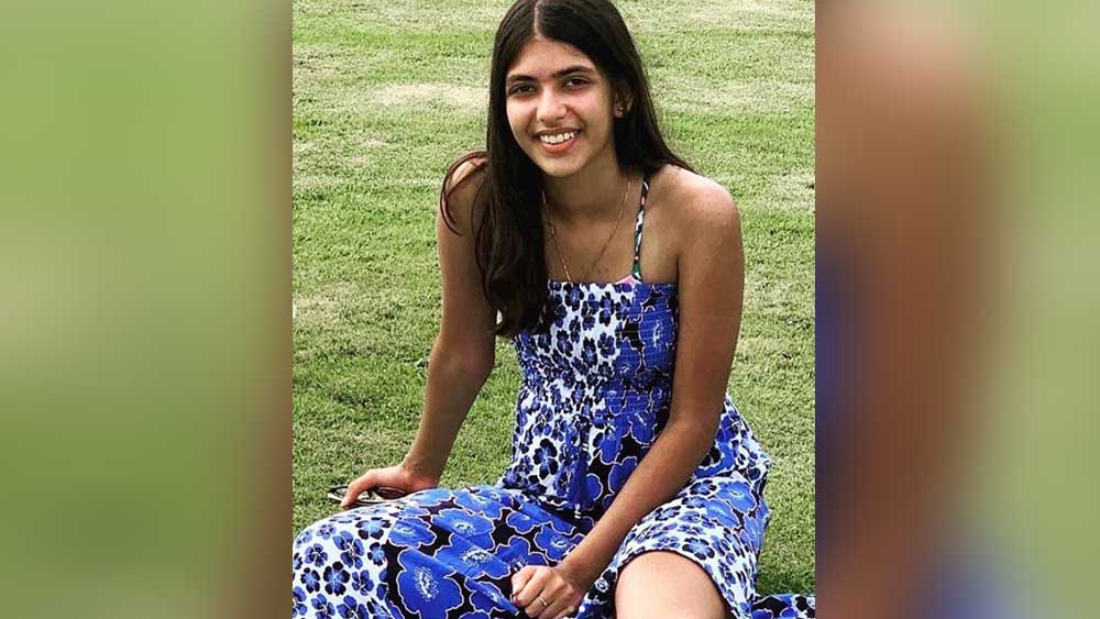 এমনকি ইদানীং পড়াশোনার সময়েও হাতে মোবাইল ফোন থাকে তাঁর। তাই সামাইরার জন্য সোশ্যাল মিডিয়ার সময় বেঁধে দিতে বলেছেন করিনা।