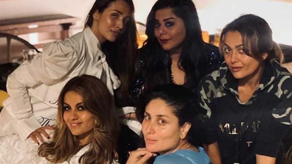 করিনা এখন অন্তঃসত্ত্বা। তাই তাঁর বিশেষ খেয়াল রাখছেন সইফ। সম্প্রতি বন্ধু মালাইকা, অমৃতার সঙ্গে ডিনার পার্টি করলেন তিনি। সে ছবি ইনস্টাগ্রামে শেয়ারও করেছেন।