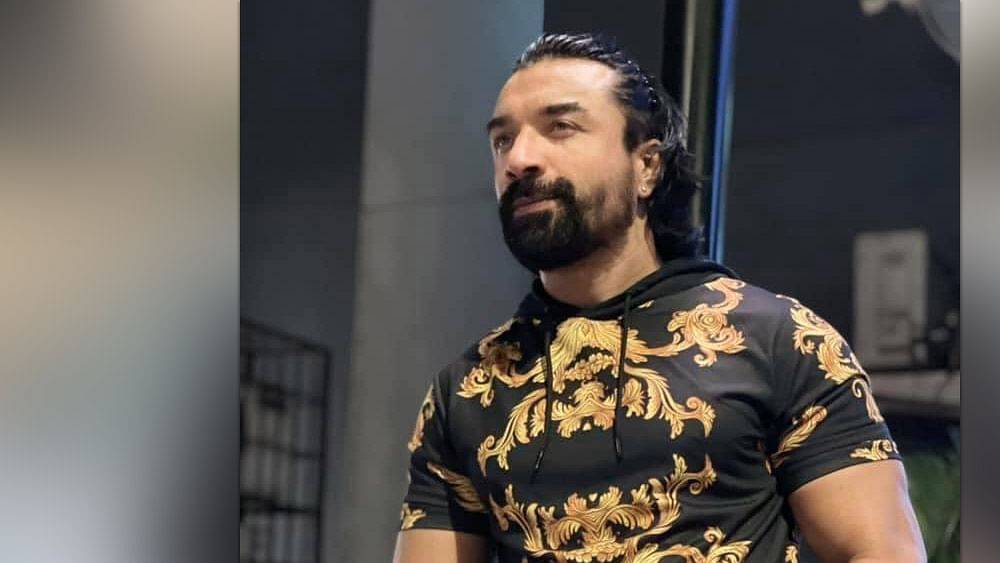 পরের বছর তিনি আরও এক বার গ্রেফতার হন। এ বার তাঁর বিরুদ্ধে অভিযোগ ওঠে, বিদ্বেষমূলক আপত্তিজনক ভিডিয়ো প্রচারের।