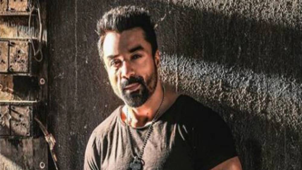 নারকোটিক্স কন্ট্রোল ব্যুরো বা এনসিবি-র অভিযোগ, বড় মাদকচক্রের সঙ্গে তিনি জড়িত। যদিও সব অভিযোগ অস্বীকার করে এজাজের দাবি, তিনি নির্দোষ। তাঁকে গ্রেফতার করা হয়নি। তিনি নিজে এনসিবি-র আধিকারিকদের সঙ্গে দেখা করতে গিয়েছিলেন।