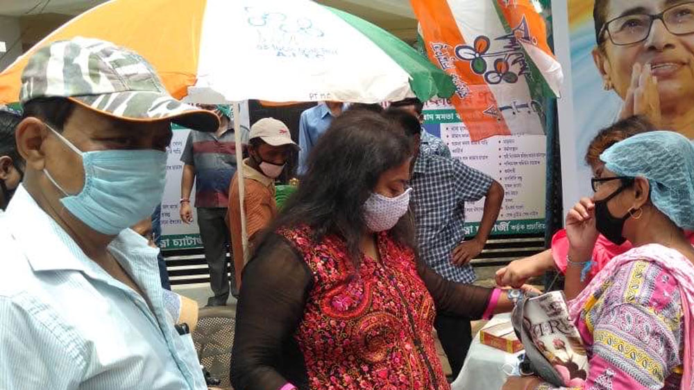 বিভিন্ন সময়ে বিভিন্ন সংস্থা কাছ থেকে ঋণ নিয়েছেন তিনি। আইসিআইসিআই ব্যাঙ্ক থেকে ১১ লাখ ৬২ হাজার ১০২ টাকার ব্যক্তিগত ঋণ এবং ১১ লাখ ৪৩ হাজার ২৯৩ টাকার গাড়ি ঋণ নিয়েছেন।