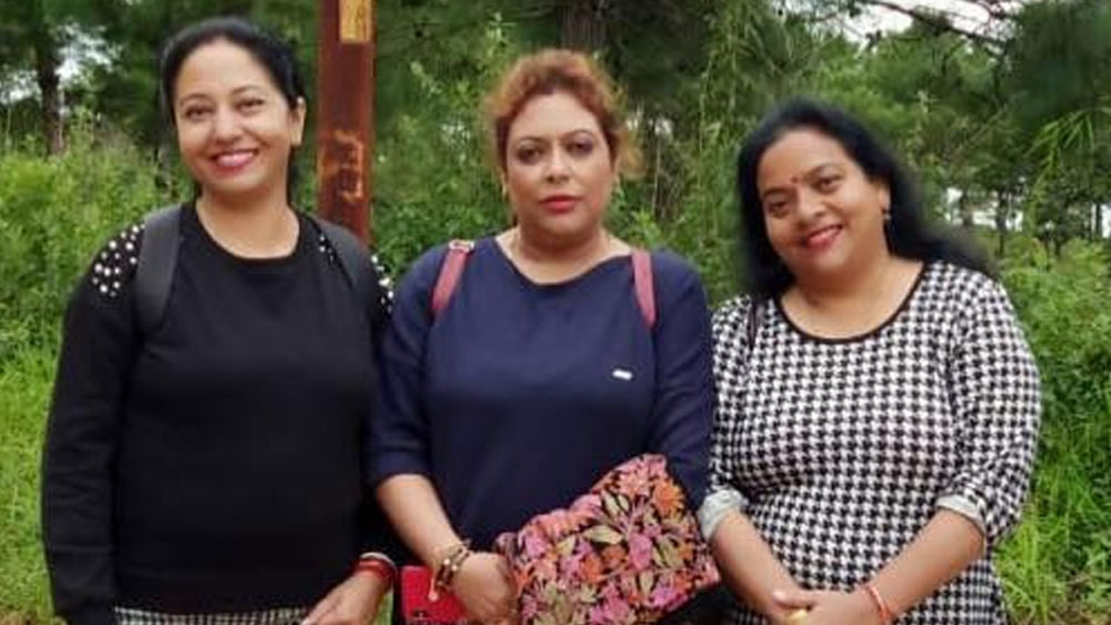 এ ছাড়া ৭৮ হাজার টাকার ল্যাপটপ, ৫৬ হাজার ৬৬৪ টাকার শীতাতপ নিয়ন্ত্রিত যন্ত্র, ৮ হাজার টাকার আসবাব, প্রায় ১১ হাজার টাকার একটি সেলাই মেশিন, প্রায় ২৪ হাজার টাকার একটি মোবাইল ফোন এবং প্রায় ১৮ হাজার টাকার একটি ভ্যাকুম ক্লিনার রয়েছে তাঁর।