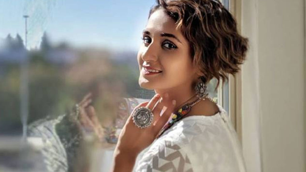 অনেক চিকিৎসার পর সম্পূর্ণ সুস্থ হয়ে ওঠেন তিনি। শুধু হাঁটাচলাই নয়, নির্দ্বিধায় এবং মুক্তভাবে নাচতেও শুরু করলেন কয়েক মাসের মধ্যে। সেই মেয়েই আজ নাচে মন ভরিয়ে দেন অনুগামীদের।