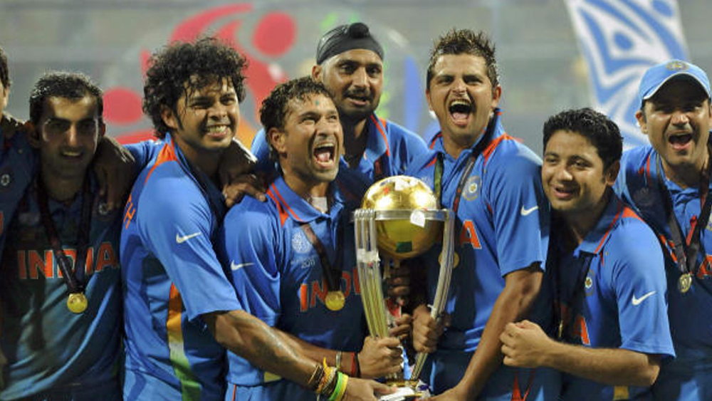 ট্রফি হাতে ভারতীয় দল।