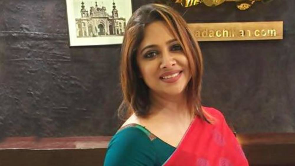 সুমন্ত্র-অঞ্জনার একমাত্র ছেলে অরিত্রর বয়স ২০ বছর। তিনি ছাত্র। উপার্জনের দিক থেকে এখনও বাবা মায়ের উপর নির্ভরশীল।