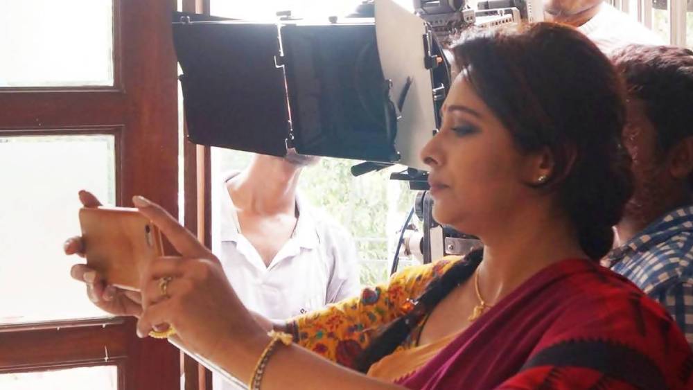 অঞ্জনার নামে গাড়ি রয়েছে তিনটি। মাহিন্দ্রা এসইউভি ৫০০, মারুতি অল্টো এবং হুন্ডাই আই ২০। সুমন্ত্রর নামে একটি হুন্ডাই গ্র্যান্ড আই টেন ছাড়াও আছে হিরো হন্ডার মোটরবাইক।