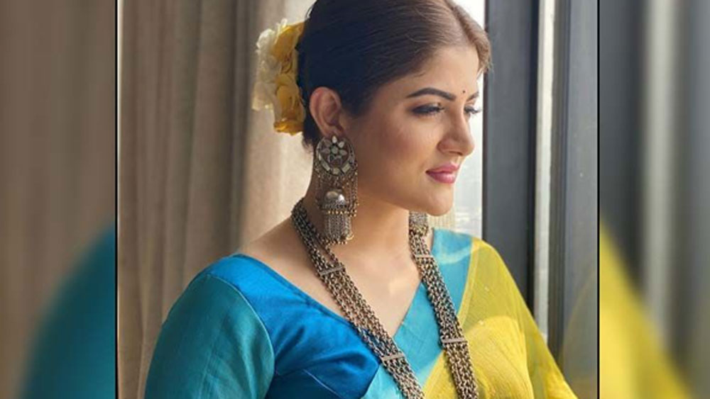 অর্থাৎ তাঁর অস্থাবর সম্পত্তির পরিমাণ মোট ২ কোটি ৫৩ লাখ ৬৬ হাজার ৯৩৯ টাকা। শুধু অস্থাবর সম্পত্তির পরিমাণ দেখে থমকে যাবেন না। স্থাবর সম্পত্তিও রয়েছে কোটি টাকার।