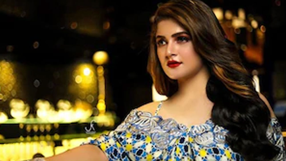 দক্ষিণ ২৪ পরগনার লেদার কমপ্লেক্স-এ ৬ বিঘা ১০ কাঠার একটি চাষের জমি রয়েছে। ২০১৭ সালে জমিটি কিনেছিলেন তিনি। তাঁর বর্তমান বাজার দর ৮ লাখ টাকা।