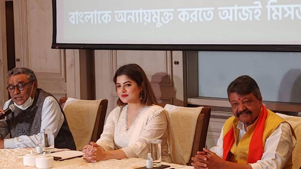 তিনি বিজেপির তারকা প্রার্থী শ্রাবন্তী চট্টোপাধ্যায়। বিজেপি-র হয়ে তিনি বেহালা পশ্চিম বিধানসভা কেন্দ্র থেকে দাঁড়িয়েছেন। জনসমর্থন পাওয়ার জন্য পর্দার এই নায়িকা অবিরাম পরিশ্রম করে চলেছেন। নির্বাচন কমিশনের কাছে তিনি যে হলফনামা জমা দিয়েছেন, ঢুঁ মারা যাক তাতে।