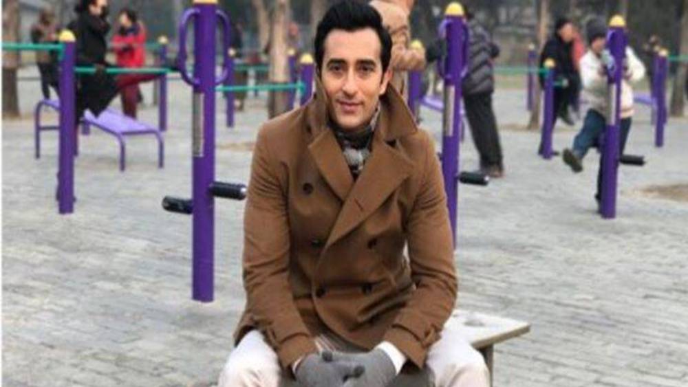  নিউ ইয়র্কের লি স্ট্র্যাসবার্গ থিয়েটার ইনস্টিটিউট এবং ম্যানহাটনের স্কুল অব ভিসুয়াল আর্টস-এ পড়াশোনা করেন তিনি। ৩ বছর আমেরিকায় অভিনয় নিয়ে উচ্চশিক্ষার পরে রাহুল জানতে পারেন এমটিভি এশিয়া নতুন মুখ খুঁজছে।