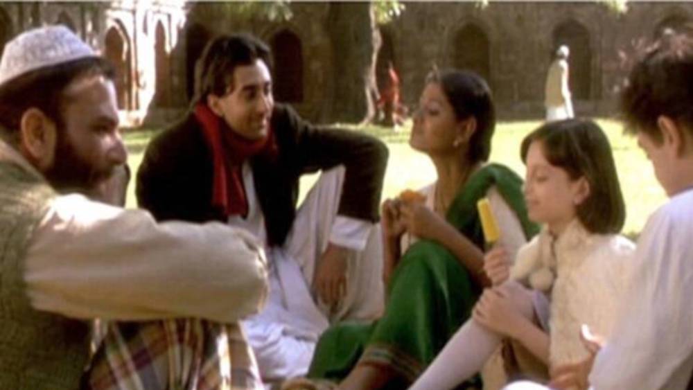 নবাগত রাহুলের যাতে কোনওরকম অস্বস্তি না হয়, প্রথম থেকেই সচেষ্ট ছিলেন পরিচালক দীপা। চুম্বনদৃশ্যে রাহুলের অভিনয় পছন্দ হয় পরিচালকের। উতরে গিয়ে স্বস্তি পান রাহুল নিজেও।