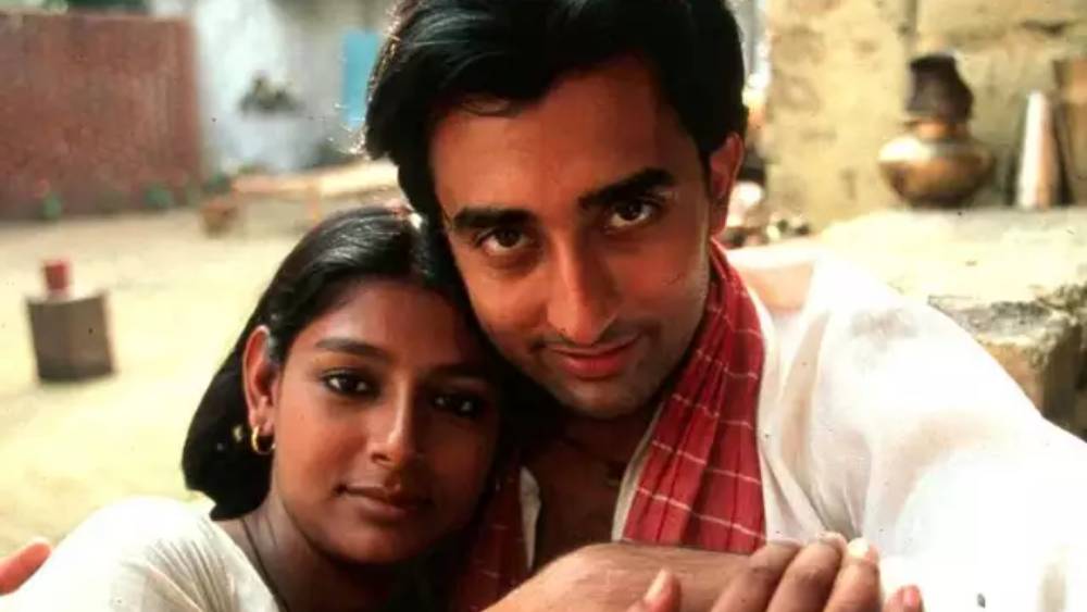 ১৯৯৯ সালে মুক্তি পায় ‘আর্থ ১৯৪৭’। সমান্তরাল ছবিতে বলিউডে আত্মপ্রকাশ করা রাহুল প্রথম থেকেই ছবি নিয়ে ছিলেন খুঁতখুঁতে। বাণিজ্যিক ছবির তুলনায় তাঁর বেশি ভাল লাগত বিষয়বস্তুসমৃদ্ধ ছবিই।