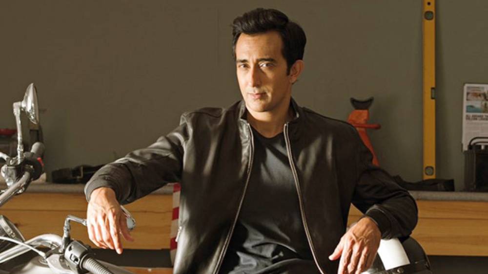 সিনেমার পাশাপাশি টিভিতেও তাঁর কাজ প্রশংসিত হয়েছে। কিন্তু ছবির সংখ্যার তুলনায় রাহুল সবসময় গুণগত মানের উপরেই বেশি গুরুত্ব দিয়েছেন। তাই তাঁর কাজ কম, কিন্তু অন্যরকম। যেখানেই কাজ করেছেন, নিজের সেরাটুকু উজাড় করে দিয়েছেন বিনোদ খন্নার জ্যেষ্ঠপুত্র।