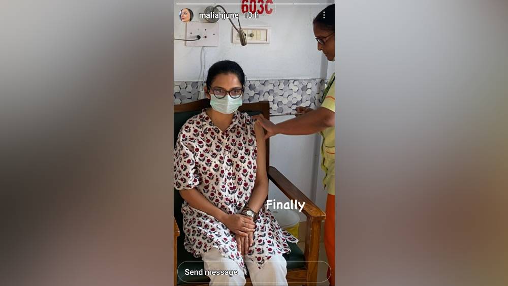 টিকা নিচ্ছেন জুন।