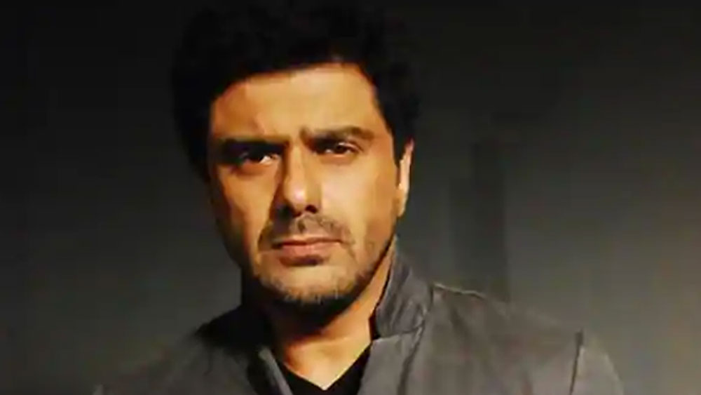 মানসিক ভাবে অত্যন্ত ভেঙে পড়েছিলেন তিনি। সারাদিন ঘরে থাকতেন এবং কী ভাবে দিন কাটাবেন ভাবতেন। ঘুরে দাঁড়ানোর জন্য তাঁকে মনোবিদের সাহায্যও নিতে হয়েছিল।