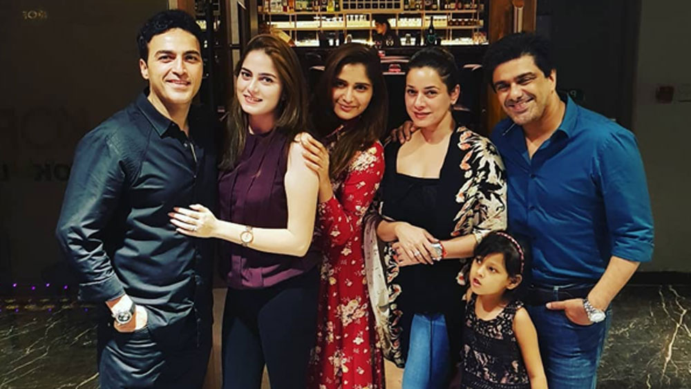 হিন্দি সিরিয়াল দিয়ে অভিনয় শুরু করেন তিনি। ১৯৯৮ সালে ‘চায়না গেট’ ছবিতে তাঁর হাতেখড়ি। এই ছবিতে নামজাদা বহু অভিনেতা একসঙ্গে অভিনয় করছিলেন।