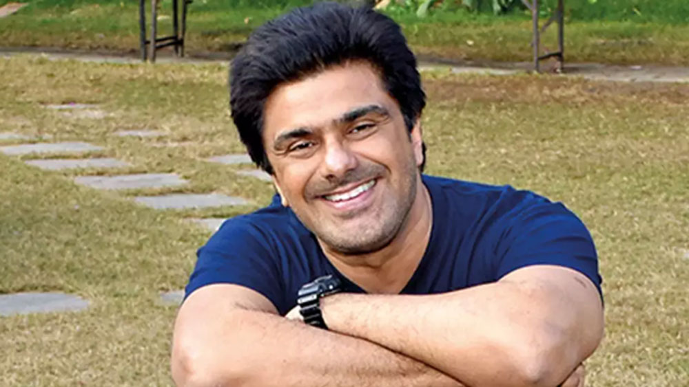 স্বপ্ননগরী মুম্বই বহু স্বপ্ন দেখালেও সকলের স্বপ্ন সত্যি করে না। বিশেষ করে পারিবারিক নাম-পরিচয় ছাড়া বলিউডে সুযোগ পাওয়াই এখানে দুষ্কর।