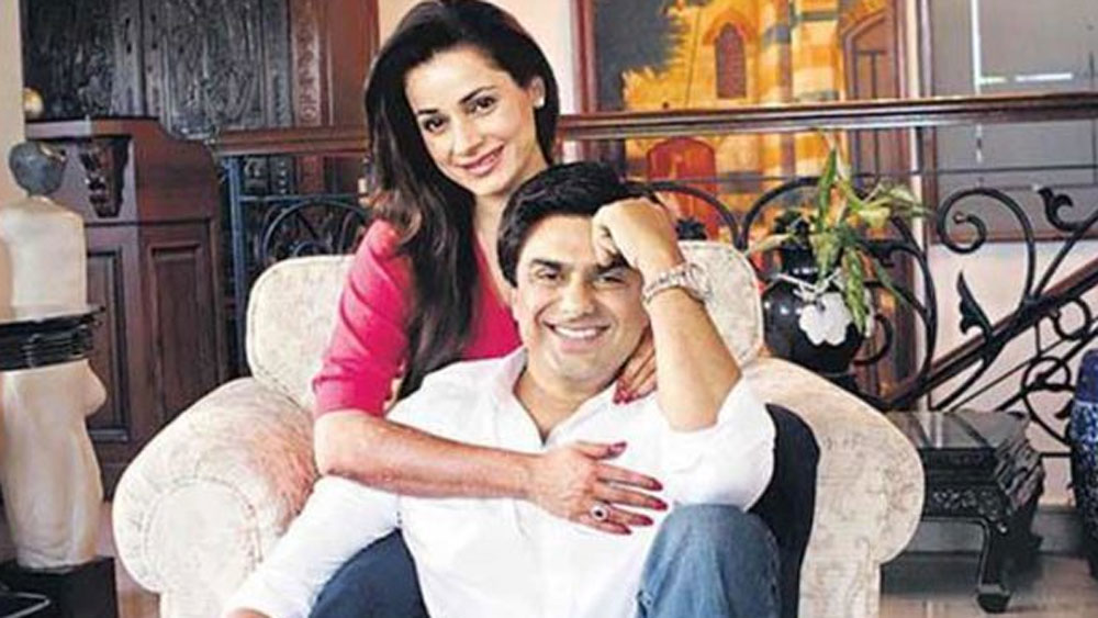 সমীর স্বপ্ন দেখেছিলেন অভিনেতা হওয়ার। তাই ম্যানহাটনের মোটা উপার্জন জলাঞ্জলি দিয়ে মুম্বই পাড়ি দেন।