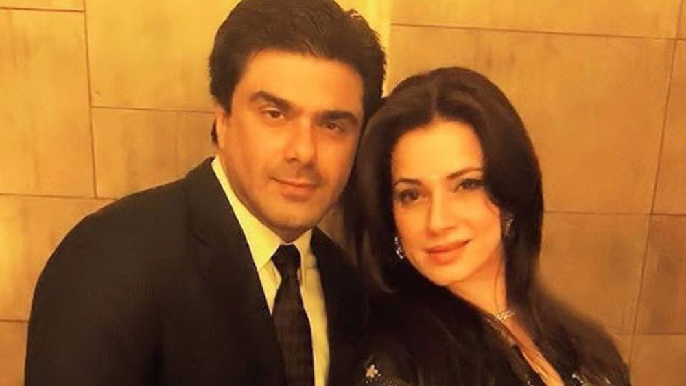 নিউ ইয়র্কে থাকার সময়ই তিনি একটি নাটকের দলের সঙ্গে যুক্ত হন। সেই থেকেই অভিনয়ের প্রতি তাঁর ভালবাসা।