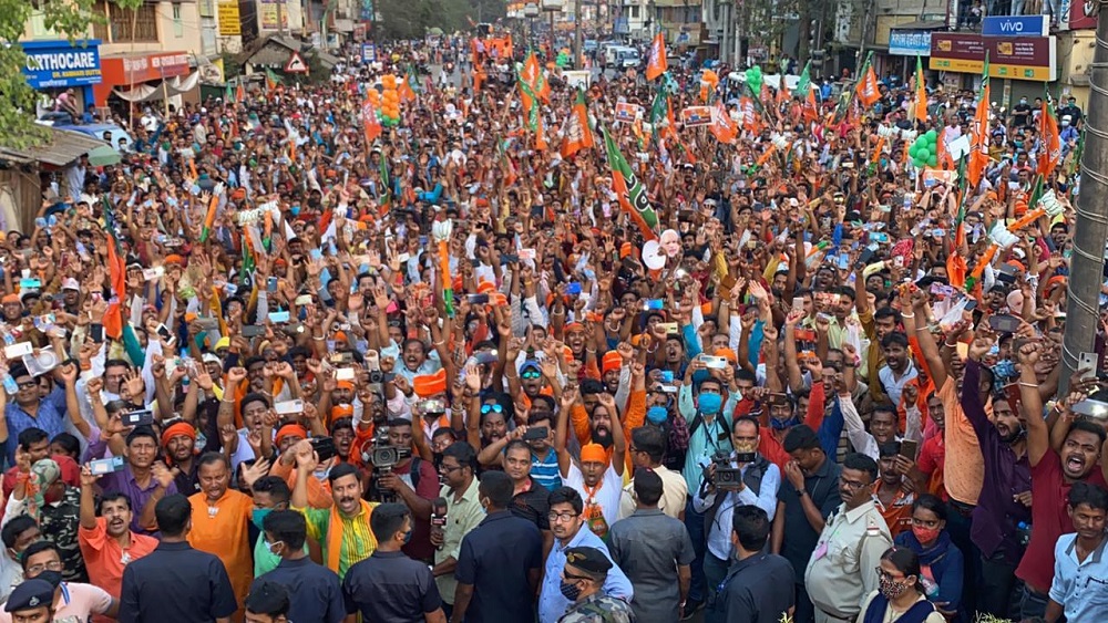 বিজেপি সমর্থকদের ভিড়।