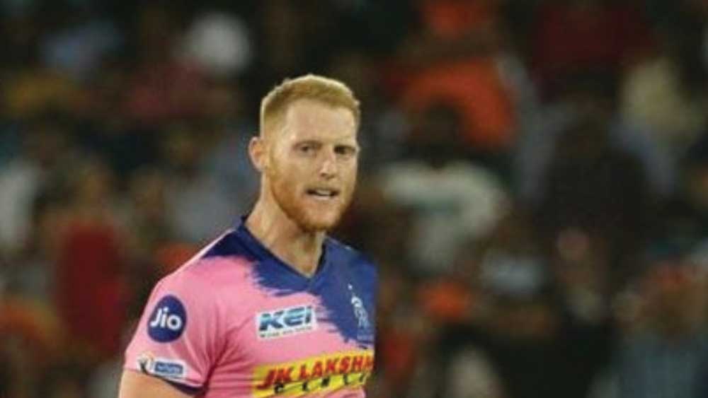 বেন স্টোকস: ইংরেজ অলরাউন্ডার জায়গা করে নিয়েছেন ডি’ভিলিয়ার্সের দলে। ব্যাটে-বলে পারদর্শী তাঁর মতো একজন ক্রিকেটারকে ছাড়তে পারেননি ডি’ভিলিয়ার্সও।