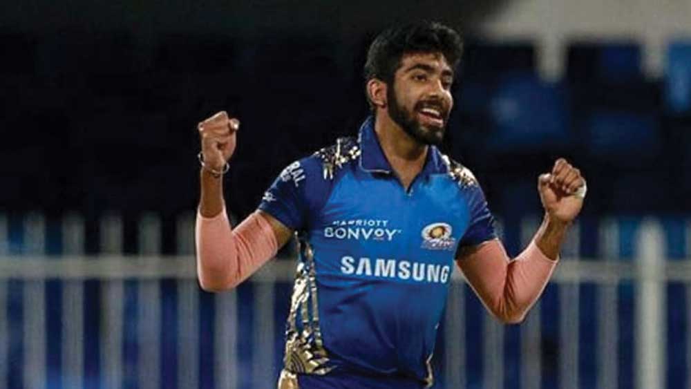 যশপ্রীত বুমরা: ভারতীয় দলের অন্যতম সেরা পেসারকে দলে রেখেছেন ডি’ভিলিয়ার্স। মুম্বই ইন্ডিয়ান্স দলের এই সম্পদকে হাতছাড়া করতে চাইবেন না কেউই। ডেথ বোলার হিসেবে তাঁর খ্যাতি বিশ্বজোড়া।