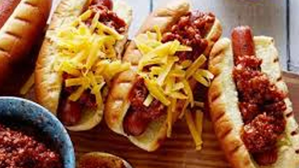 কিন্তু তখনও সসেজ ভরা পাউরুটিকে হট ডগ বলা হত না। এর নাম ছিল ডাচশান্ড সসে়জ।